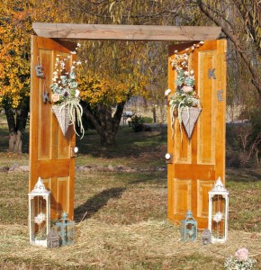 Repurposed Doors: Vintage Wedding Arch
